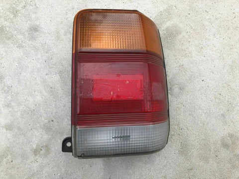 Rücklicht Rückleuchte hinten rechts Original Koito für Mazda 323 Kombi Bj. 87-89