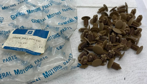 NEU 6x Halteclips Seitenwandverkleidung beige Opel Ascona C Kadett E Corsa A
