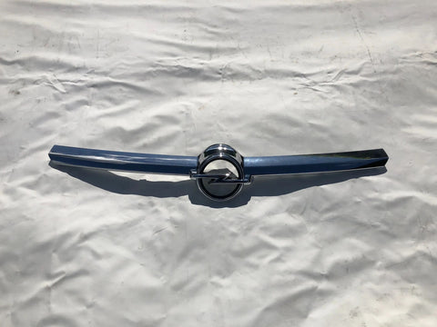 NEU Emblem mit Chromblende für Kühlergrill Kühlergitter Original Opel Corsa C