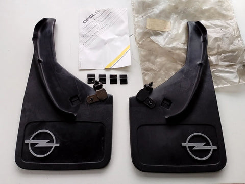 NEU NOS Satz Schmutzfänger Spritzlappen hinten Original Opel Corsa A CC
