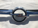 NEU Emblem mit Chromblende für Kühlergrill Kühlergitter Original Opel Corsa C