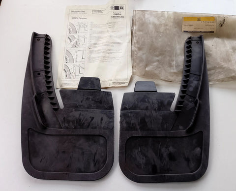 NEU NOS Satz Schmutzfänger Spritzlappen vorne Original Opel Omega A