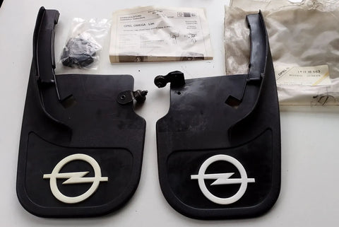 NEU NOS Satz Schmutzfänger Spritzlappen hinten Original Opel Omega A Limousine