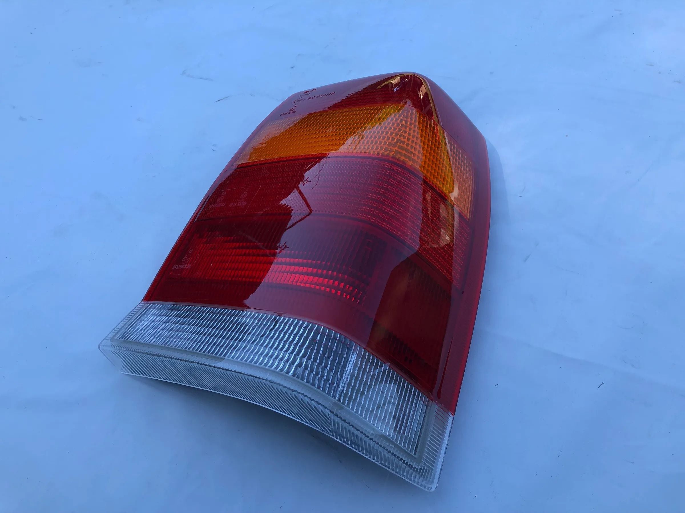 NEU NOS Rücklicht Heckleuchte hinten rechts QD Original Opel Omega A L ...